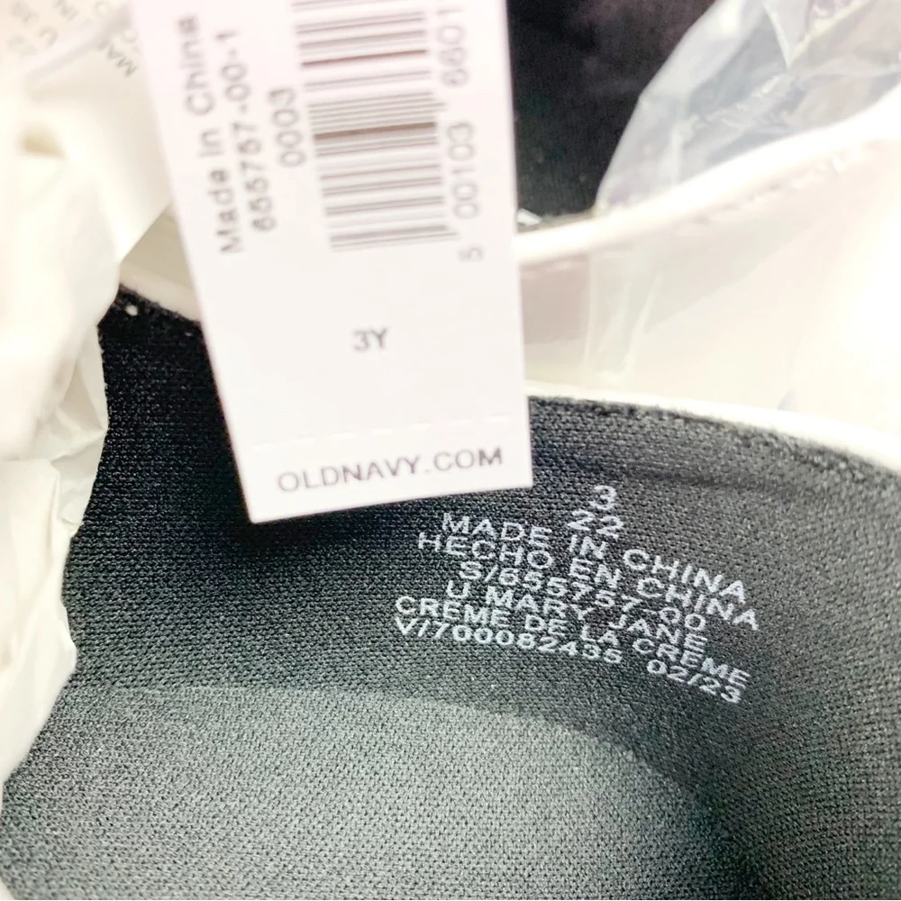 Old Navy girls Chunky heel‎ patent leather Mary Jane shoes in white